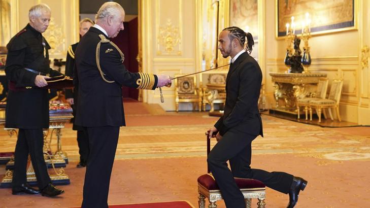 Formula 1 pilotu Lewis Hamilton şövalye oldu