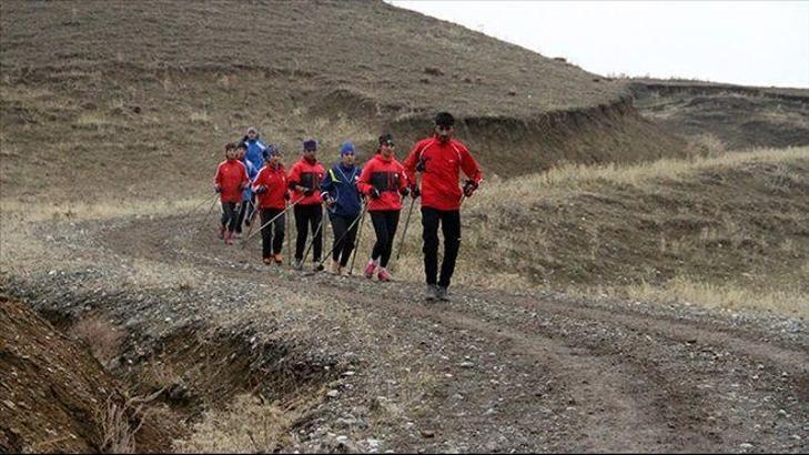 Kayakçılardan 'kazma-kürekli' antrenman