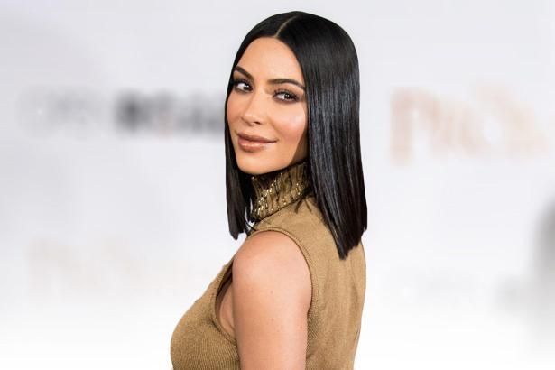 Kim Kardashian, Üstsüz Fotoğrafını 4 Yaşındaki Kızına Çektirdi