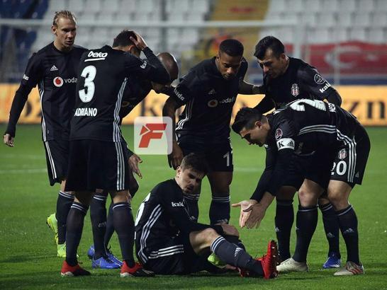 Dorukhan Toköz gole sevinirken sakatlandı!