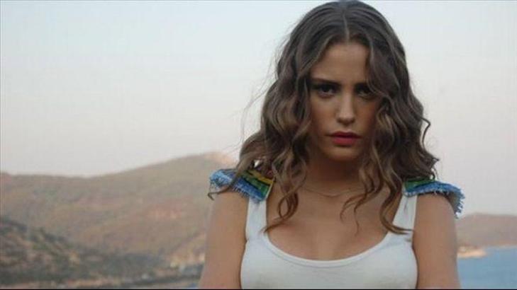 Serenay Sarıkaya'dan Arda Turan cevabı