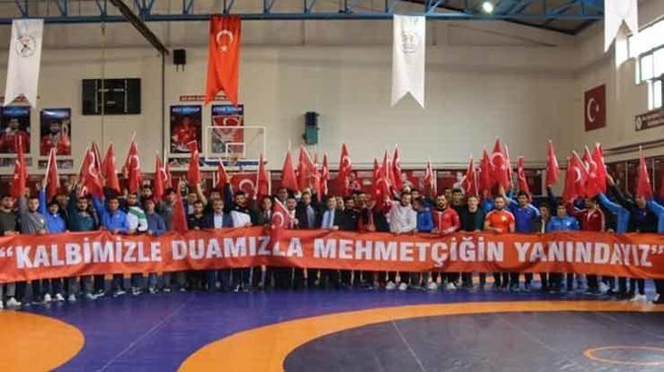 Özbek ve Türk güreşçilerden Mehmetçik'e destek