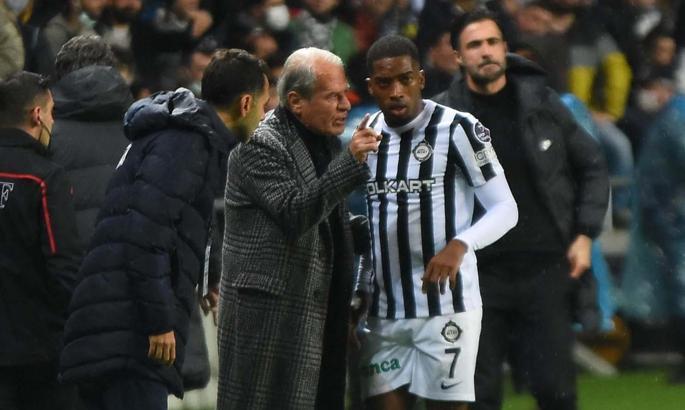 Mustafa Denizli: Altay takımı düşündüğümüz hedef neyse oraya varacak