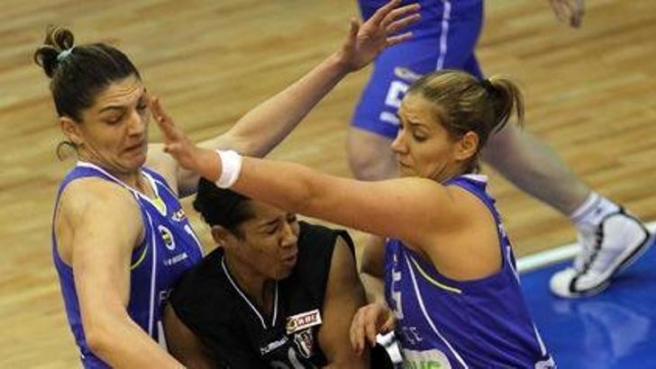 Fener ezdi, geçti: 86-59