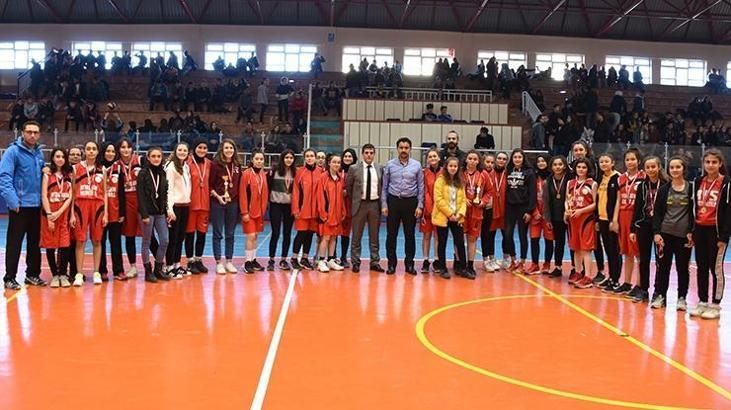 Burdur'da Okul Sporları Gençler Dart İl Birinciliği yarışması sonuçlandı