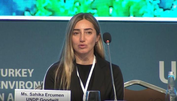 Şahika Ercümen: Balıklardan çok plastiklerle yüzüyorum
