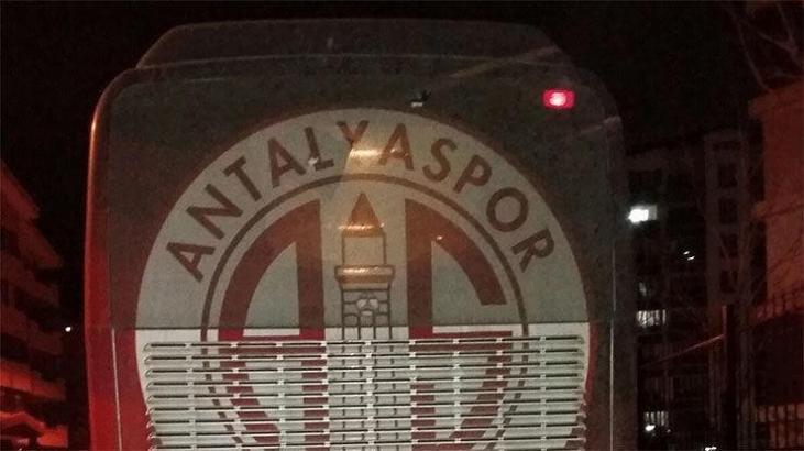 Antalyaspor hentbol takım otobüsüne saldırı!