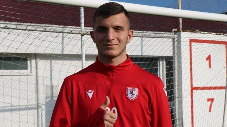 Yunus Emre Çift'in hayali İngiltere'de futbol oynamak
