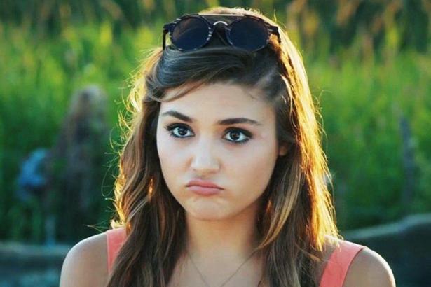 Hande Erçel'in Büyük Reyting Umuduyla Kabul Ettiği Dizisi Siyah İnci Final Yapıyor