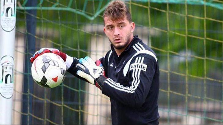 Beşiktaş'ın genç kalecisi Emre Metin