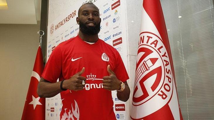 Antalyaspor'un yeni transferi Doukara imzayı attı