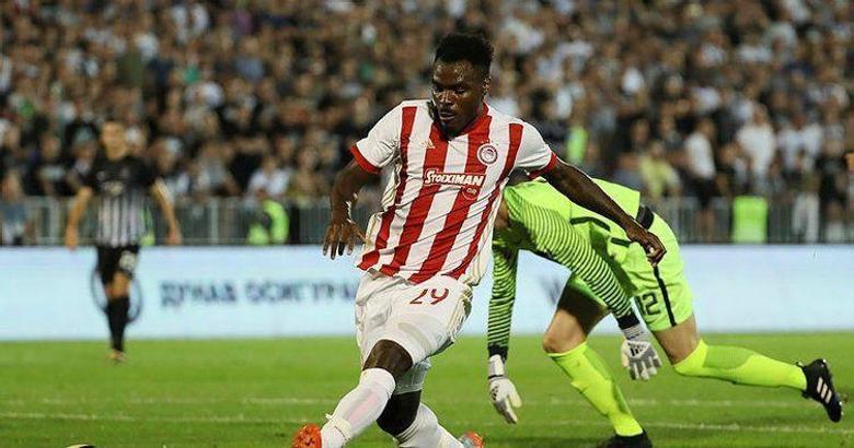 Futbolcu değil gezgin: Emenike
