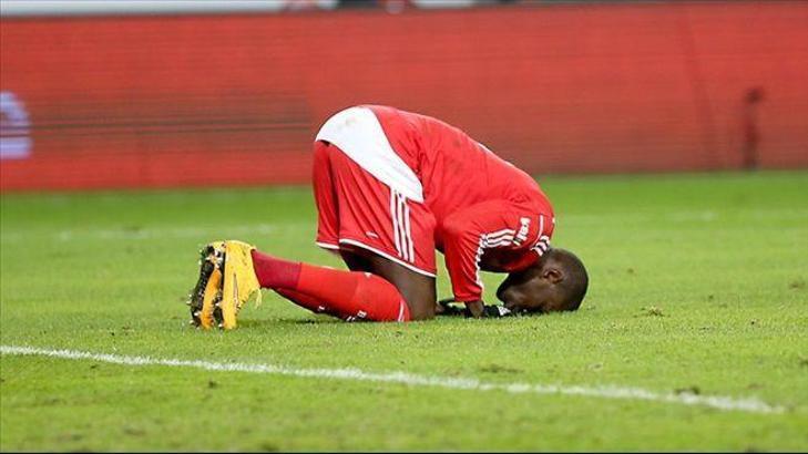 Sosyal medyada Demba Ba furyası