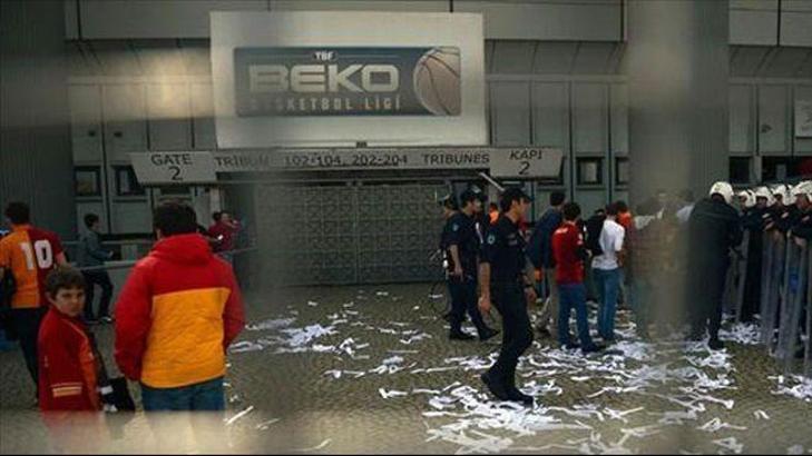 Sırplar, Galatasaraylı taraftarlara saldırdı