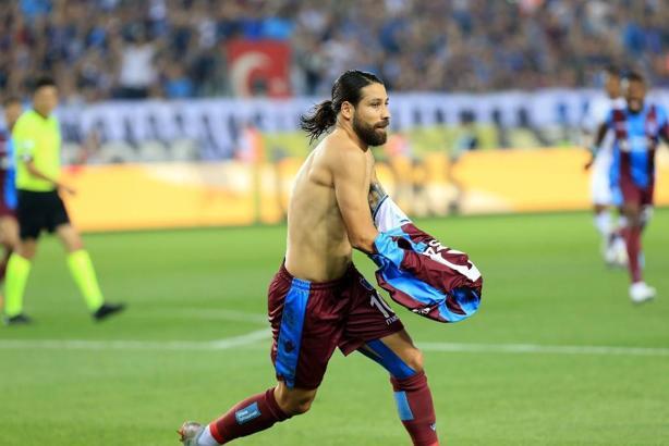 Olcay Şahan pazubandı almadı Trabzonsporlu taraftarlar çıldırdı