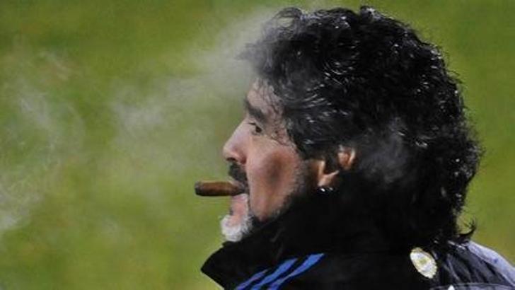 Maradona dava açacak