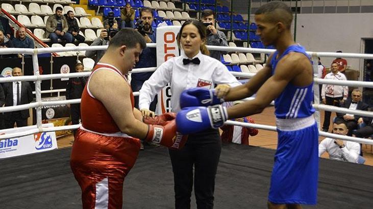 Türkiye Büyük Erkekler Ferdi Boks Şampiyonası devam ediyor
