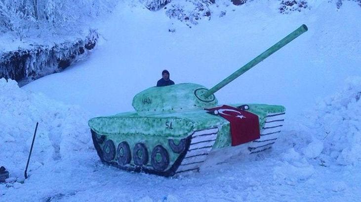 'Zeytin Dalı Harekatı'na destek için kardan tank yaptılar
