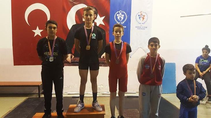 Pursaklar Belediyesi halterde 2 altın madalya daha kazandı