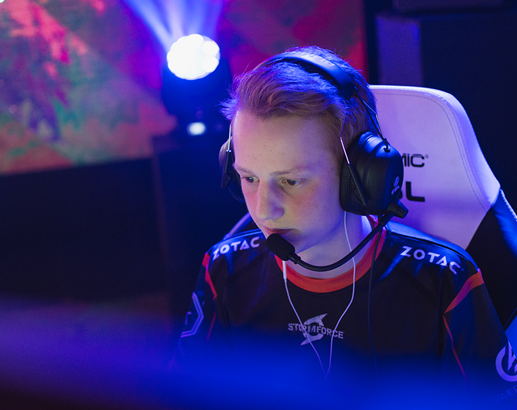 Team Rogue yedek oyuncu olarak Larssen'i kadrosuna kattı