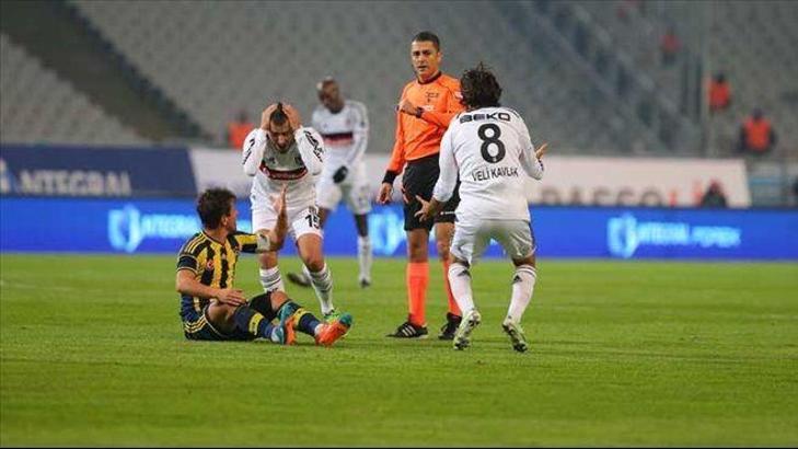 Emre Belözoğlu, Veli Kavlak ve Slaven Bilic'i suçladı