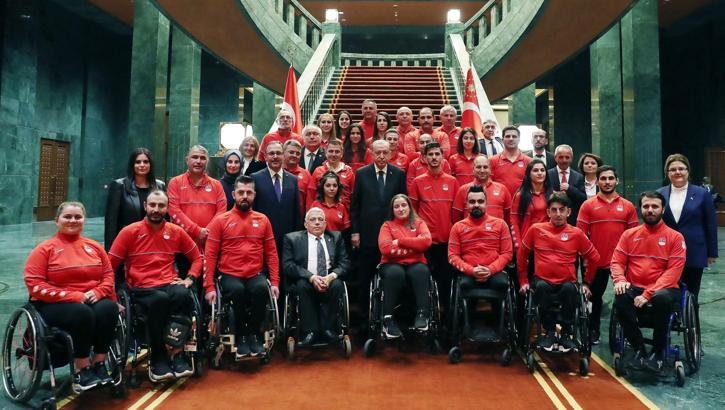 Cumhurbaşkanı Recep Tayyip Erdoğan, şampiyon sporcularla bir araya geldi