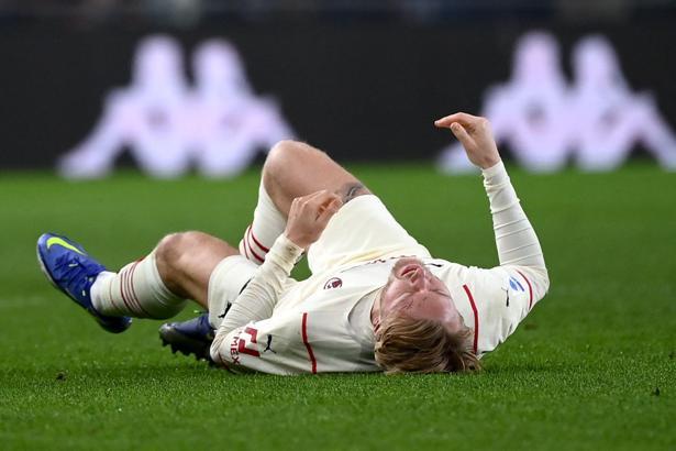 Milan'a Simon Kjaer'den kötü haber! Ameliyat olacak