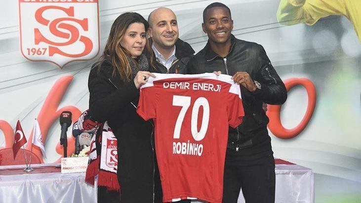 Demir Grup Sivasspor, Robinho ile 1.5 yıllık sözleşme imzaladı