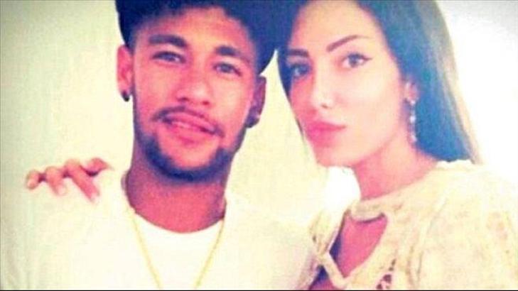 Neymar, model Soraja'nın ayaklarını yerden kesti!