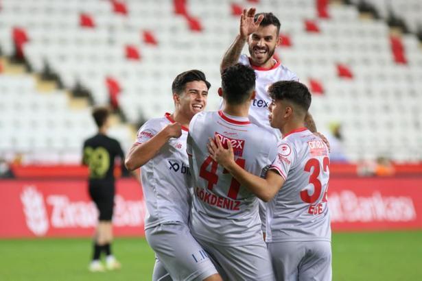 Antalyaspor'un gençleri performansları ile beğeni topladı