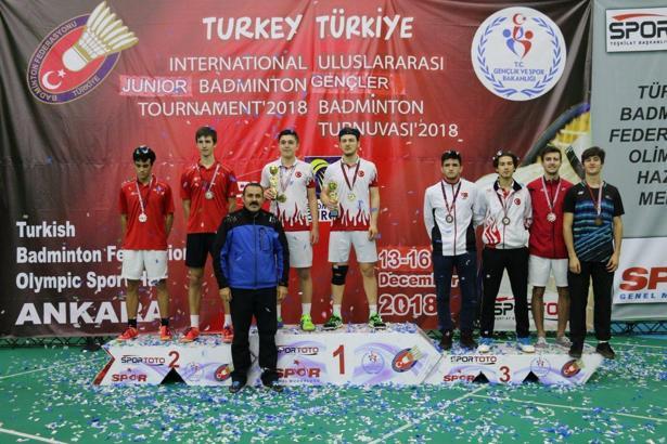 Badmintonda milli sporcular 14 madalya kazandı