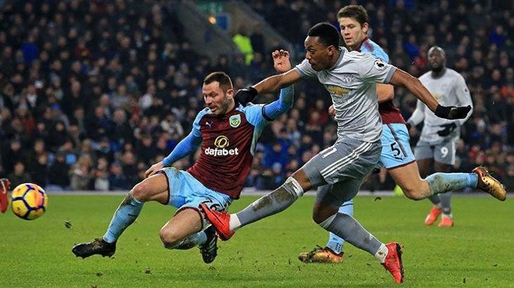 Manchester United 3 puanı tek golle aldı