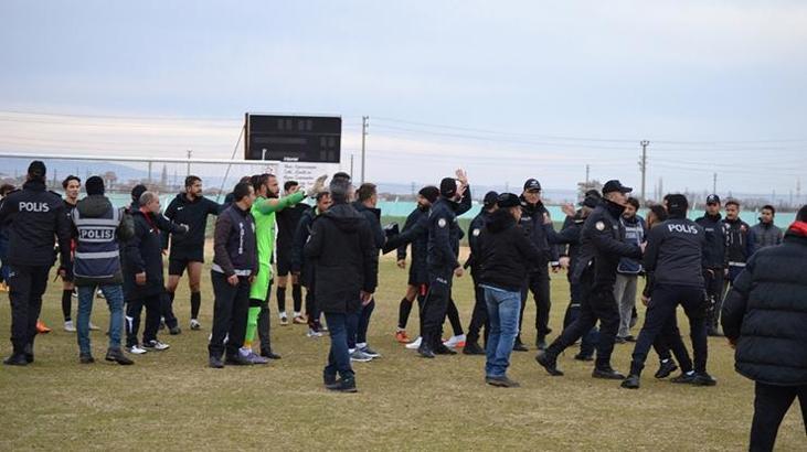 Aksaray'da amatör maç sonrası futbolcular kavga etti