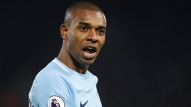 Manchester City'den Fernandinho'ya yeni sözleşme