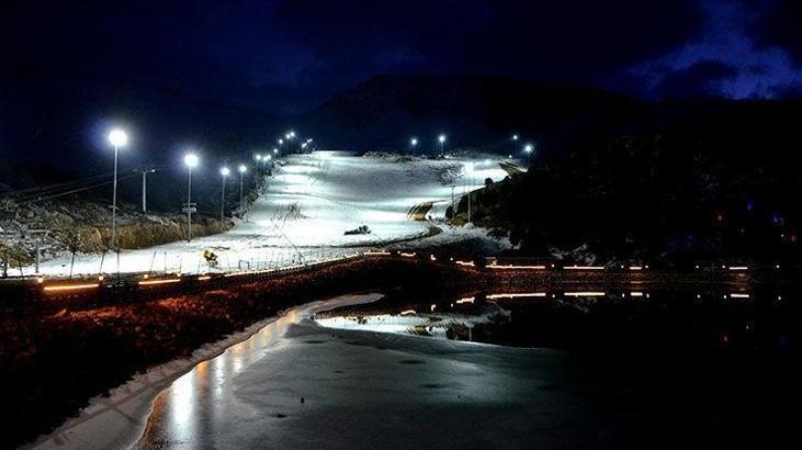 Ergan Dağı kayak merkezinin gece manzarası büyüledi