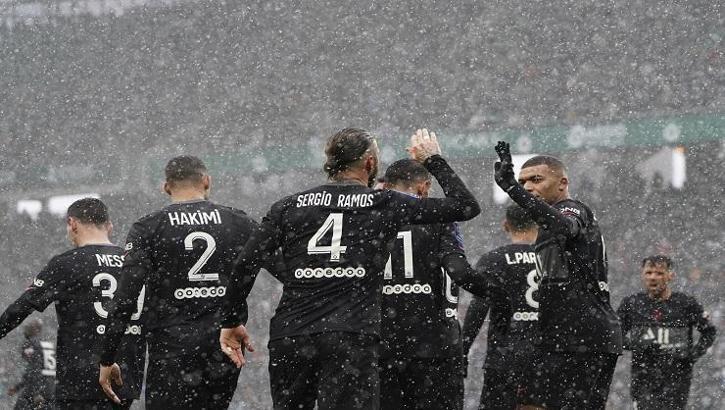 PSG, deplasmanda St. Etienne'i 3-1 mağlup etti