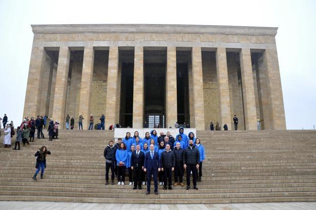 Aydınlı voleybolcular Ata'nın huzurunda