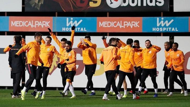 Galatasaray teknik heyetinden futbolculara: Finale çıkıyoruz!