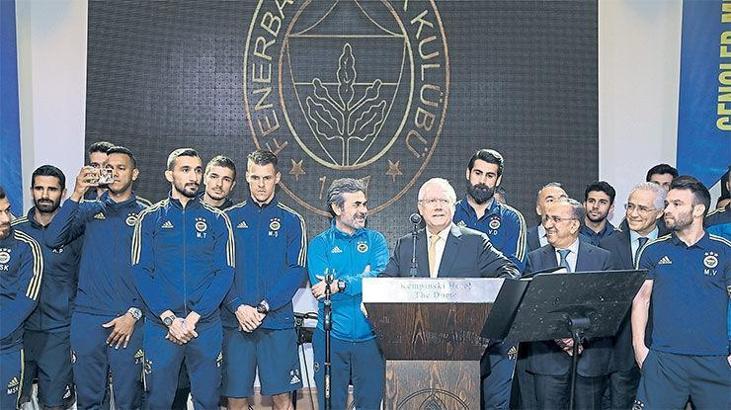 Aziz Yıldırım sahaya indi