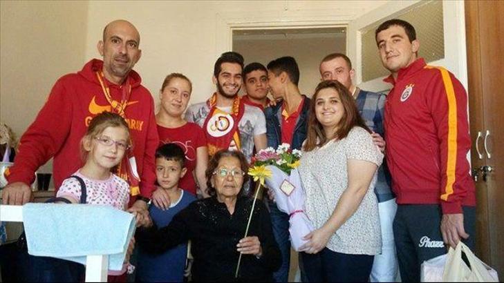 Taraftarların yaşlı ziyareti