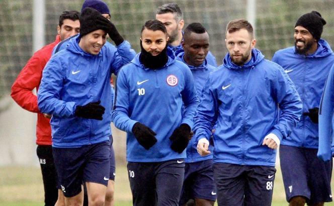 Antalyaspor'da Evkur Yeni Malatyaspor maçı hazırlıkları sürüyor