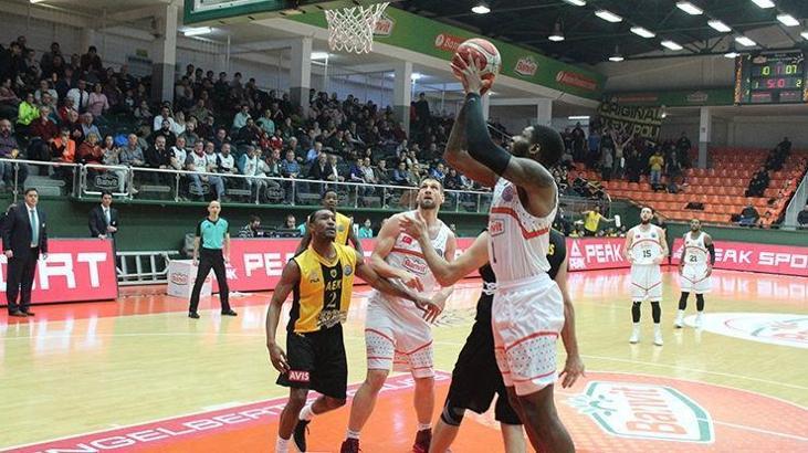 Banvit: 78 - AEK: 71