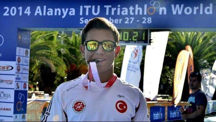 Triatloncu Ata Dünya 3.'sü