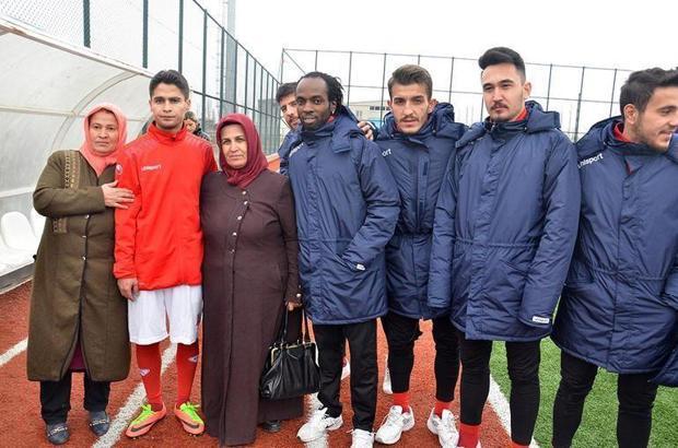 Balona rövaşata atarak meşhur olmuştu! Profesyonel futbolcu oldu