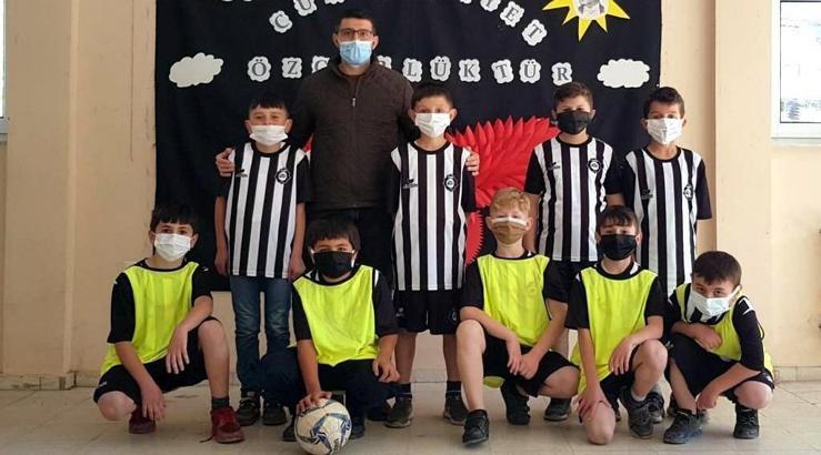 Altay'dan Akçaabatlı çocuklara spor malzemesi yardımı