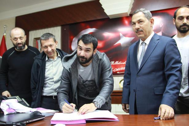 Engin Baytar imzayı attı