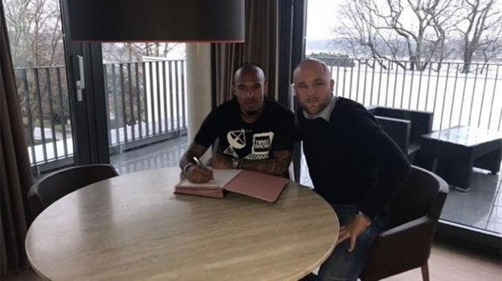 Nigel de Jong imzayı attı