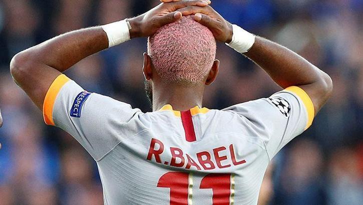 Ryan Babel saha dışında gündem olmaya devam ediyor