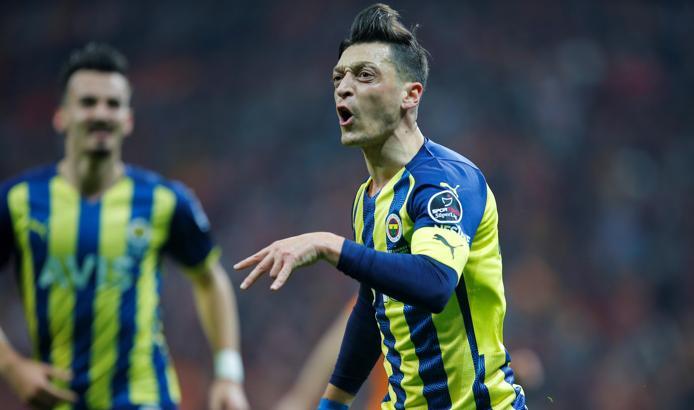 Son dakika: Fenerbahçe'ye Olympiakos maçı öncesi Mesut Özil'den kötü haber!