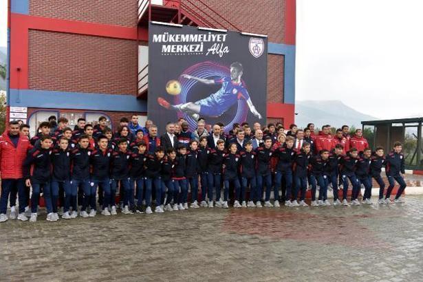 Tolunay Kafkas, Yıldız Futbolcu Semineri'ne katıldı